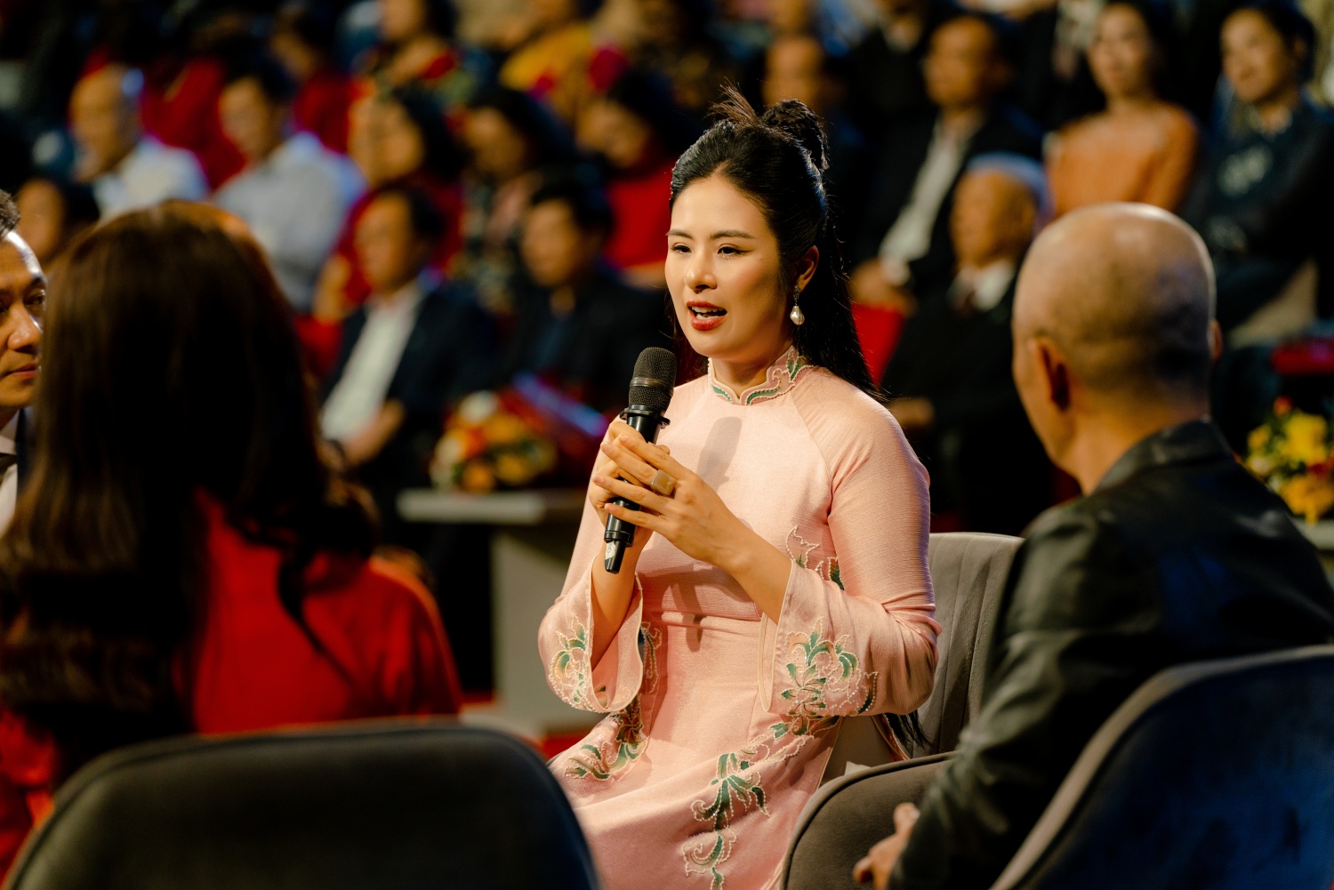 Nhạc sĩ Trương Quý Hải cùng hoa hậu Ngọc Hân chia sẻ về các ca khúc và tình yêu với quê hương, đất nước