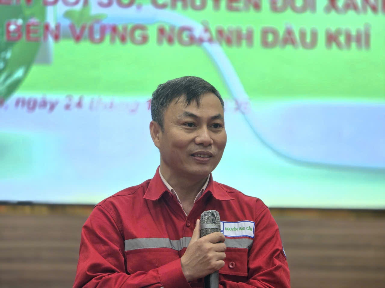 Ông Nguyễn Mậu Cảm - Phó Giám đốc Công ty Điện lực Dầu khí Hà Tĩnh (Ảnh: ĐK).