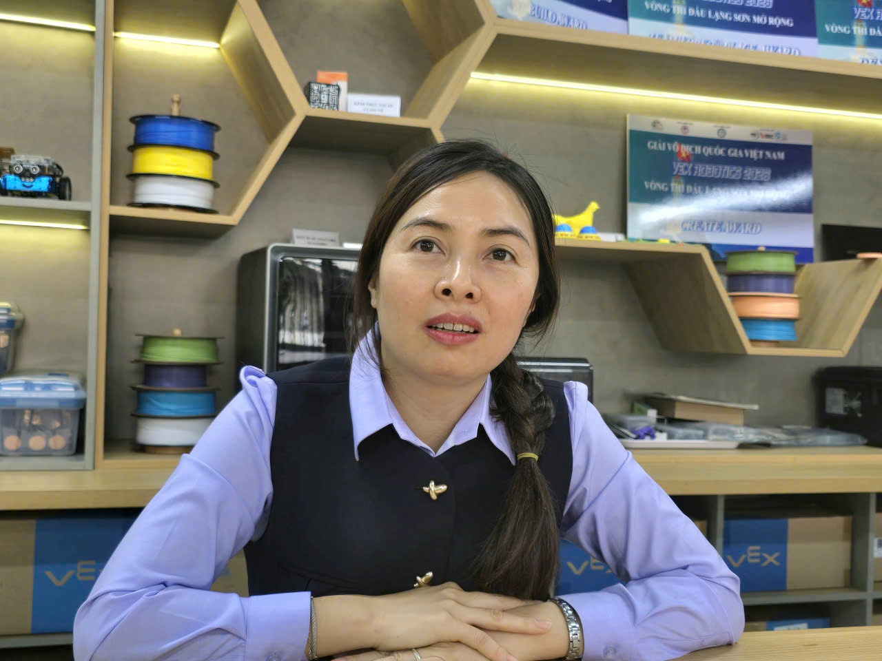 Cô Nguyễn Thị Lan Đài - giáo viên phụ trách đội SuperNova (Trường THCS Cầu Giấy).