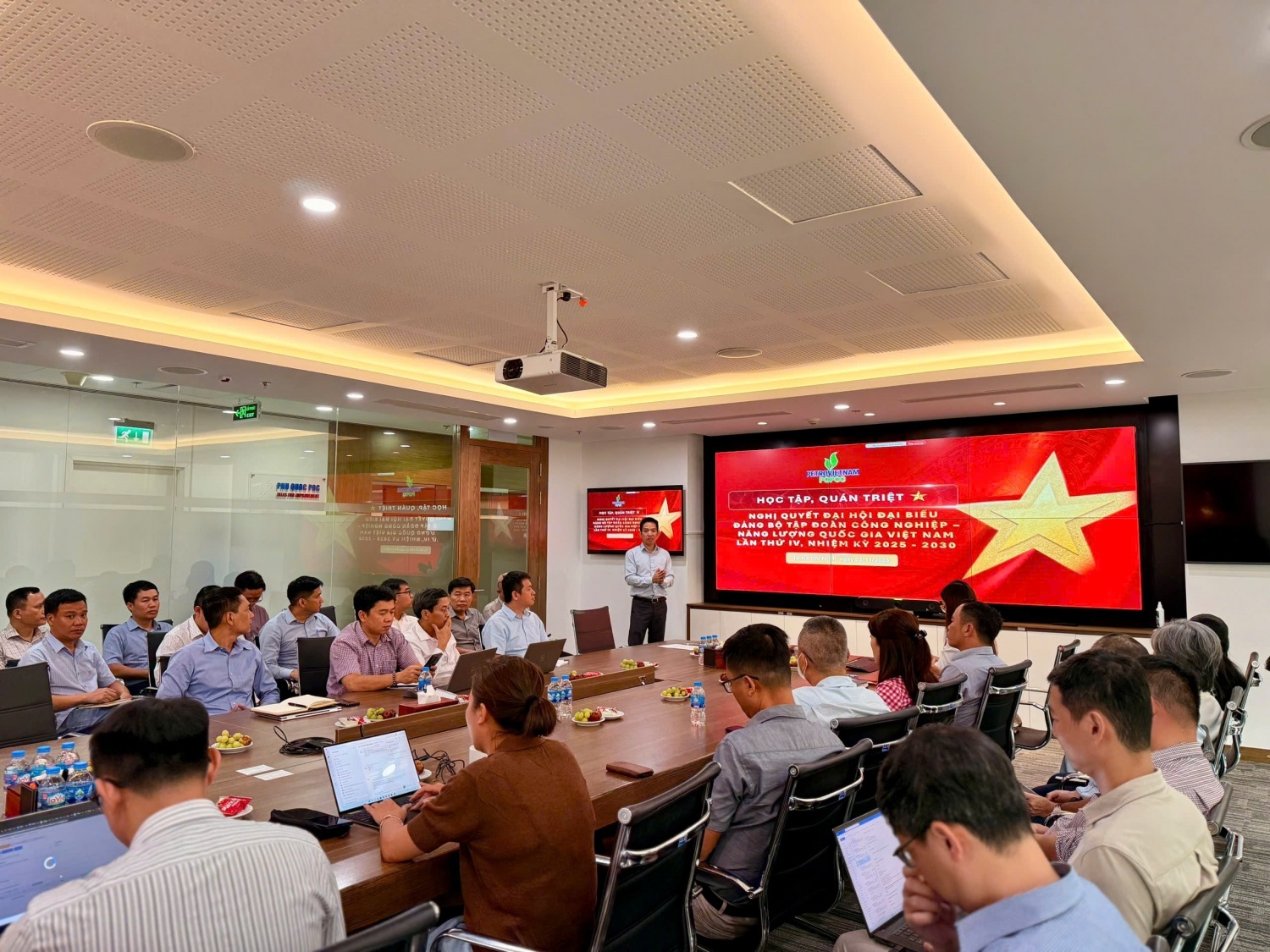 Sinh hoạt chi bộ tại Đảng bộ PQPOC