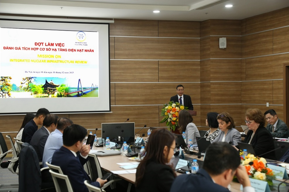 Thứ trưởng Bộ KH&CN Lê Xuân Định phát biểu khai mạc Đợt làm việc.