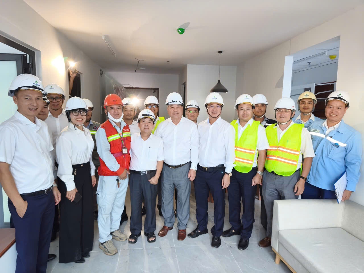 Đoàn công tác ghi nhận nỗ lực của PVPMB trong quản lý tiến độ, chất lượng công trình.