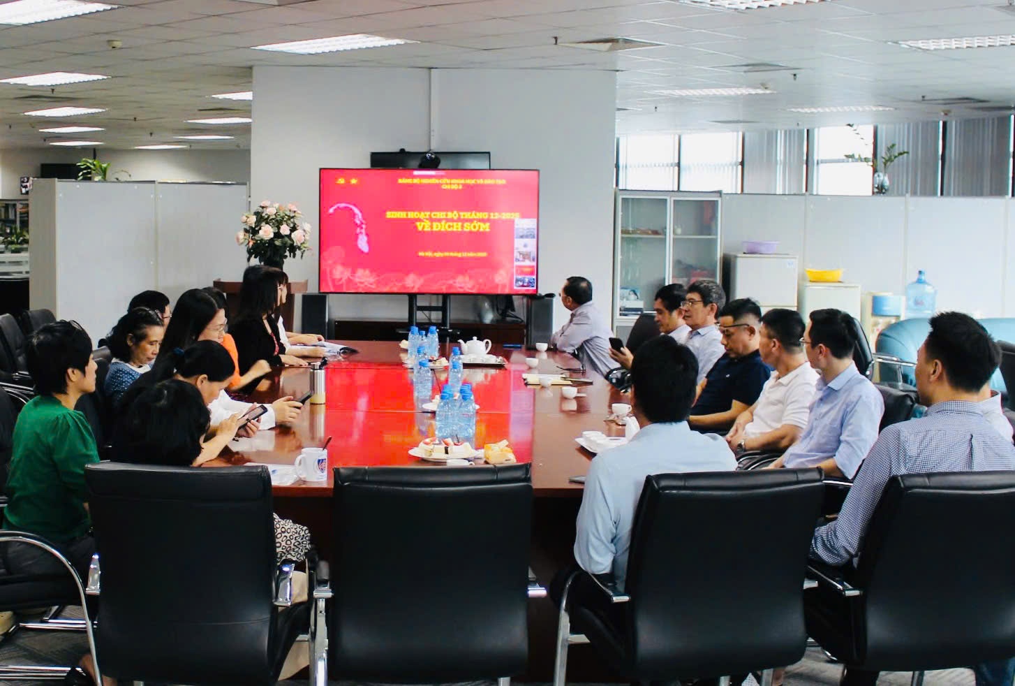 Chi bộ 3 quán triệt quan điểm, mục tiêu, nhiệm vụ và giải pháp của Chiến lược KHCN, ĐMST và CĐS đến năm 2030, định hướng đến năm 2050 của Petrovietnam