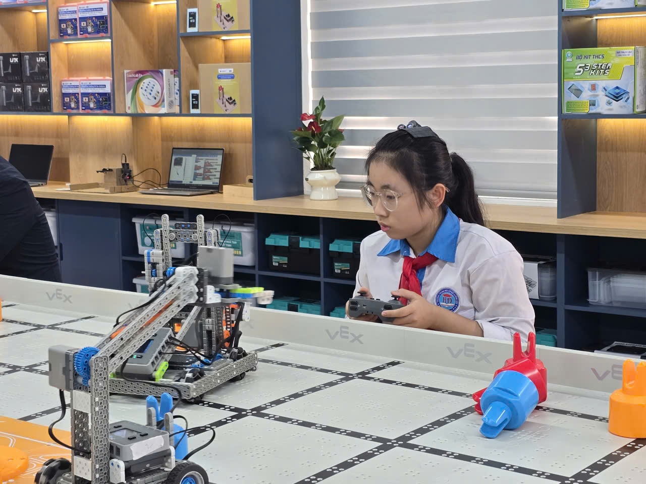 Những mô hình STEM như ở VNSC, USTH hay Petrovietnam là nơi gieo những hạt mầm đầu tiên - những hạt mầm của đam mê khám phá, của tư duy khoa học và khát vọng vươn xa...