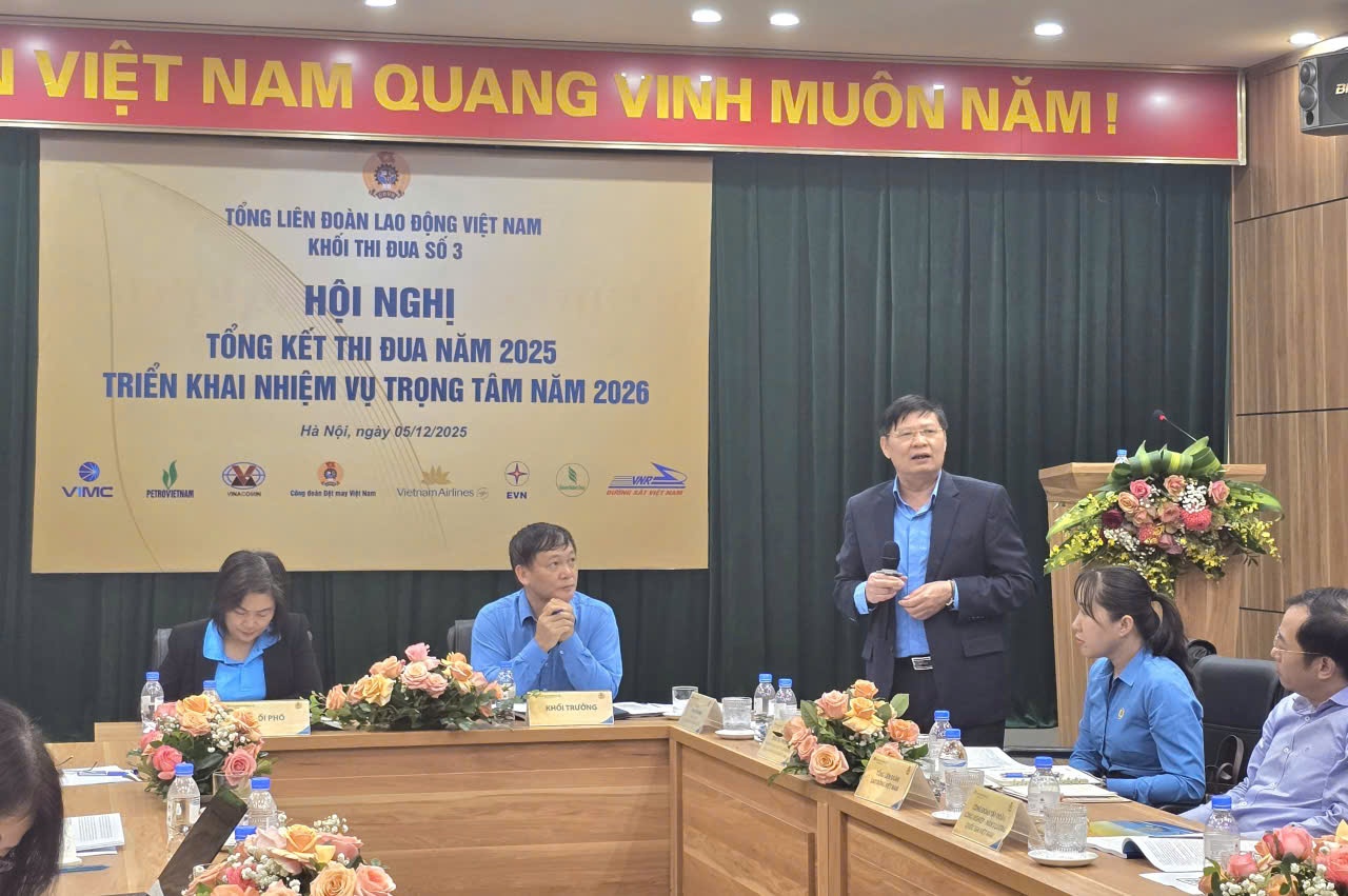 Đồng chí Phan Văn Anh, Phó Chủ tịch Tổng LĐLĐVN đánh giá cao sự nỗ lực, đoàn kết và tinh thần vượt khó của các đơn vị trong Khối thi đua số 3 (ảnh: ĐK).