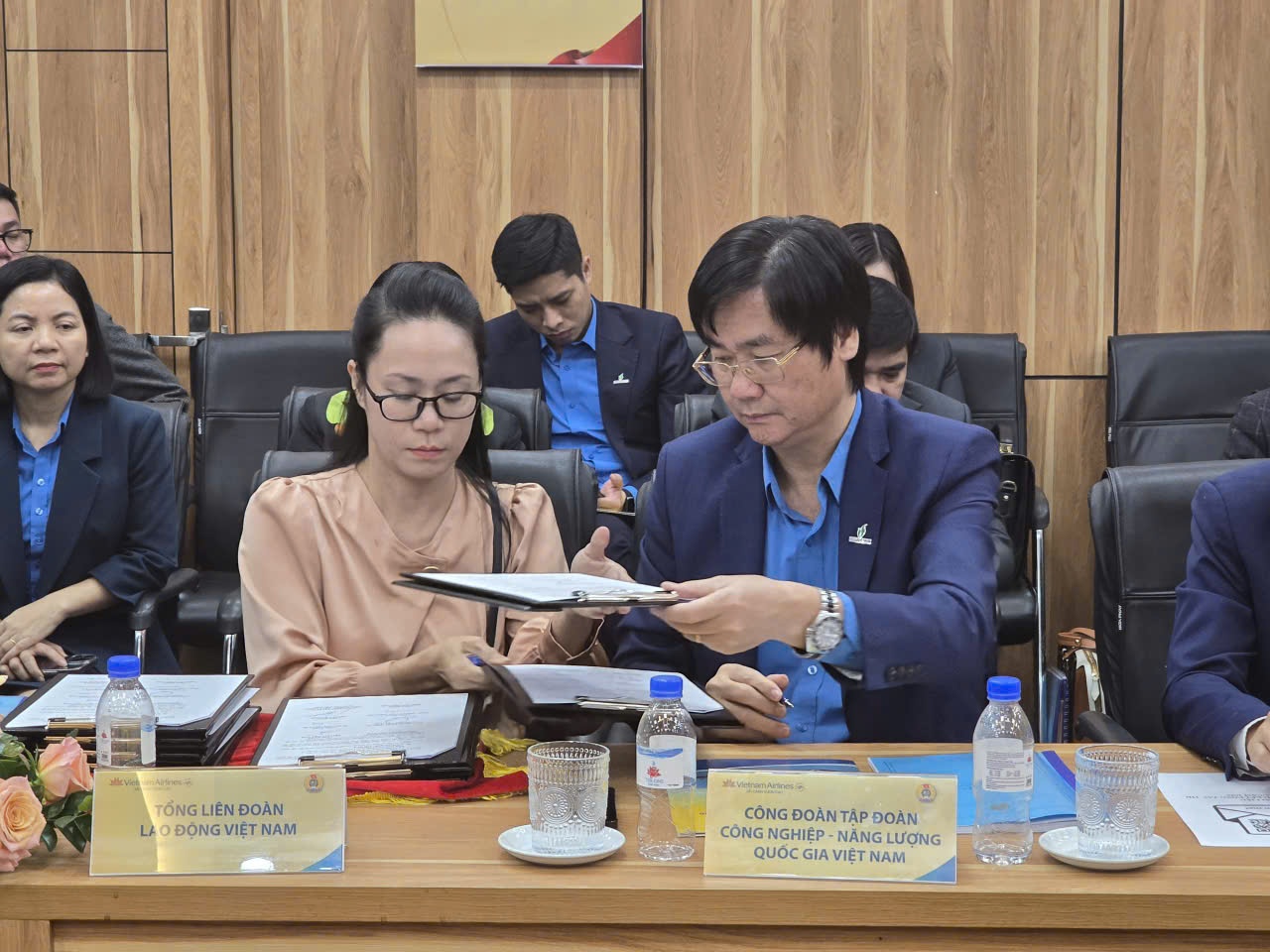 Các đơn vị ký kết giao ước thi đua năm 2026 (ảnh: ĐK).