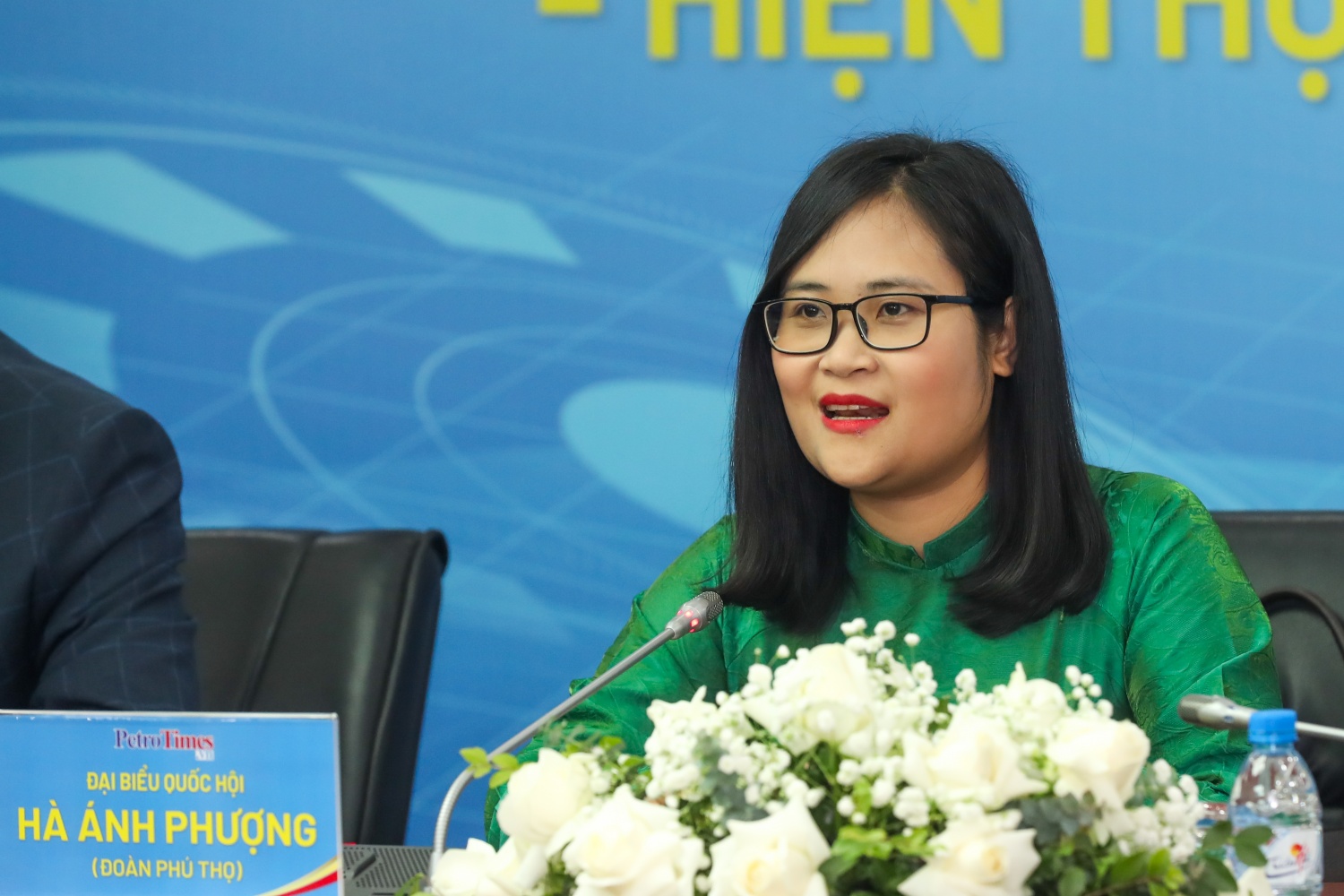 ĐBQH Hà Ánh Phượng.