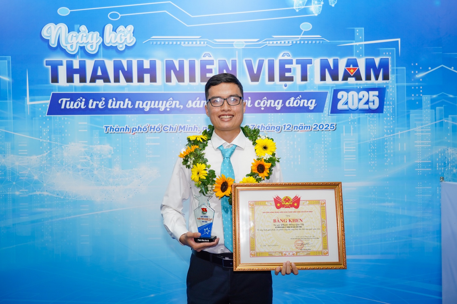 Anh Phạm Đồng Gia Vỹ, PVFCCo - Phú Mỹ nhận khen thưởng 