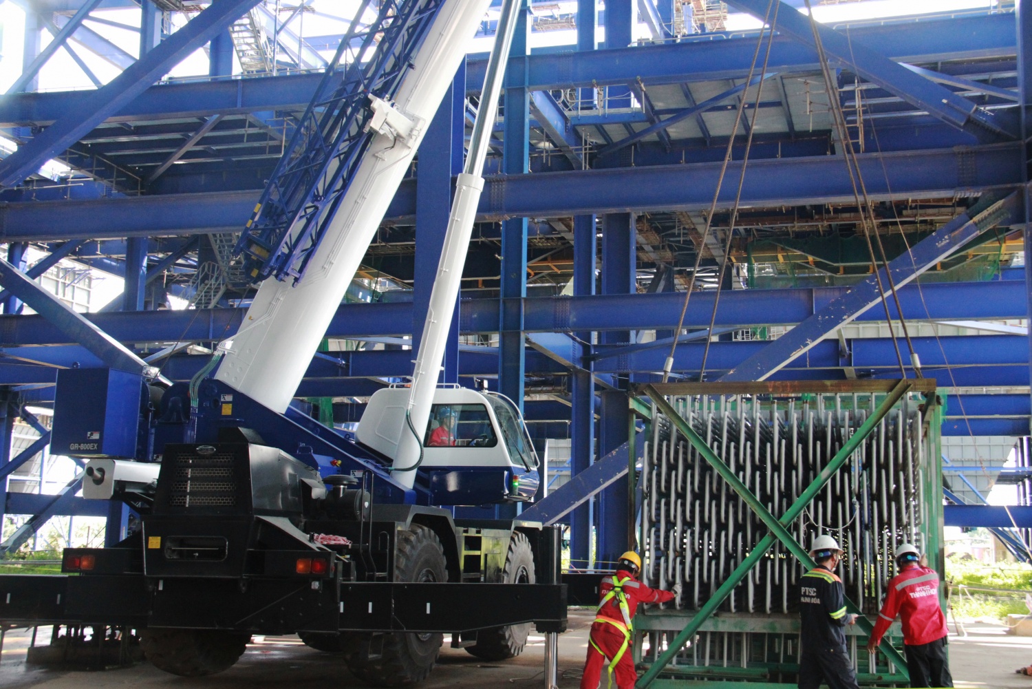 Petrovietnam đang tập trung đẩy nhanh tiến độ dự án Nhà máy Nhiệt điện Long Phú 1 với liên doanh nhà thầu chính là 2 đơn vị thành viên trong Tập đoàn: PTSC - PETROCONs.