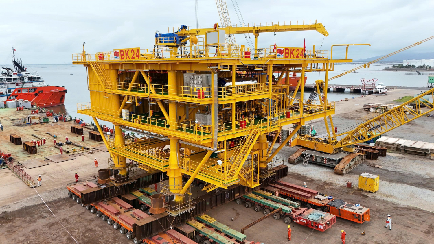 Khối thượng tầng giàn BK-24 tại bãi chế tạo Cảng Vietsovpetro.