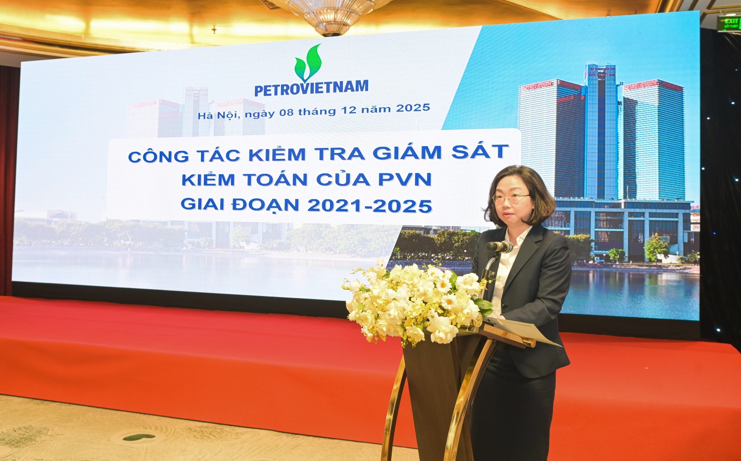Đồng chí Đinh Hoàng Anh - Phó Ban Kiểm soát Nội bộ Tập đoàn trình bày báo cáo “Công tác kiểm tra, giám sát, kiểm toán của Petrovietnam giai đoạn 2021-2025”.