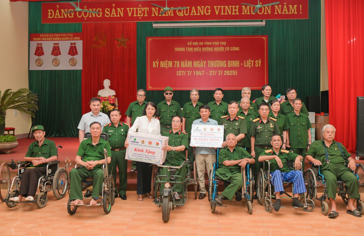 Hội CCB Petrovietnam thăm và tặng quà các thương, bệnh binh tại Phú Thọ
