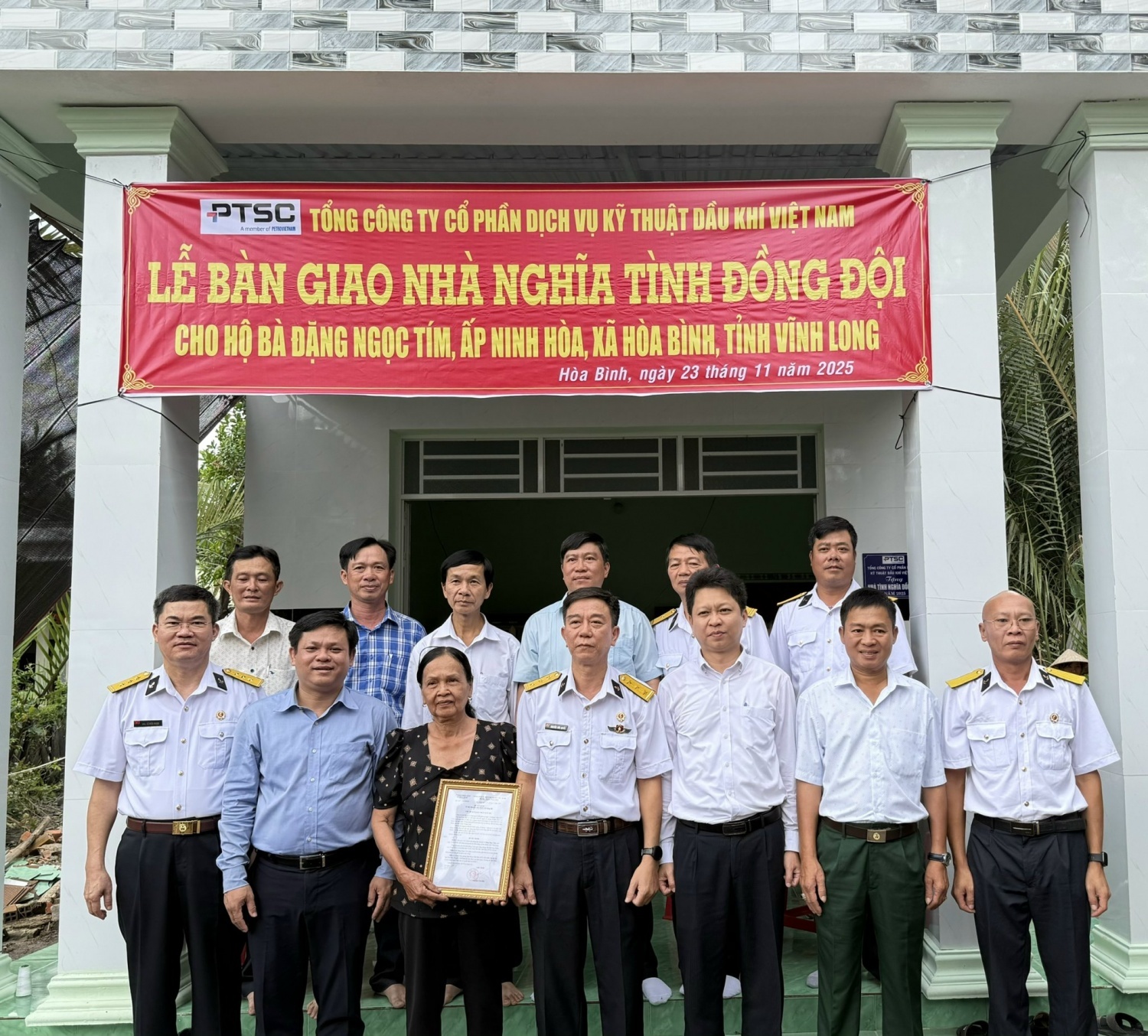 Hội CCB PTSC trao nhà “Nghĩa tình đồng đội” cho gia đình bà Đặng Ngọc Tím, ấp Ninh Hòa, xã Hòa Bình, tỉnh Vĩnh Long.