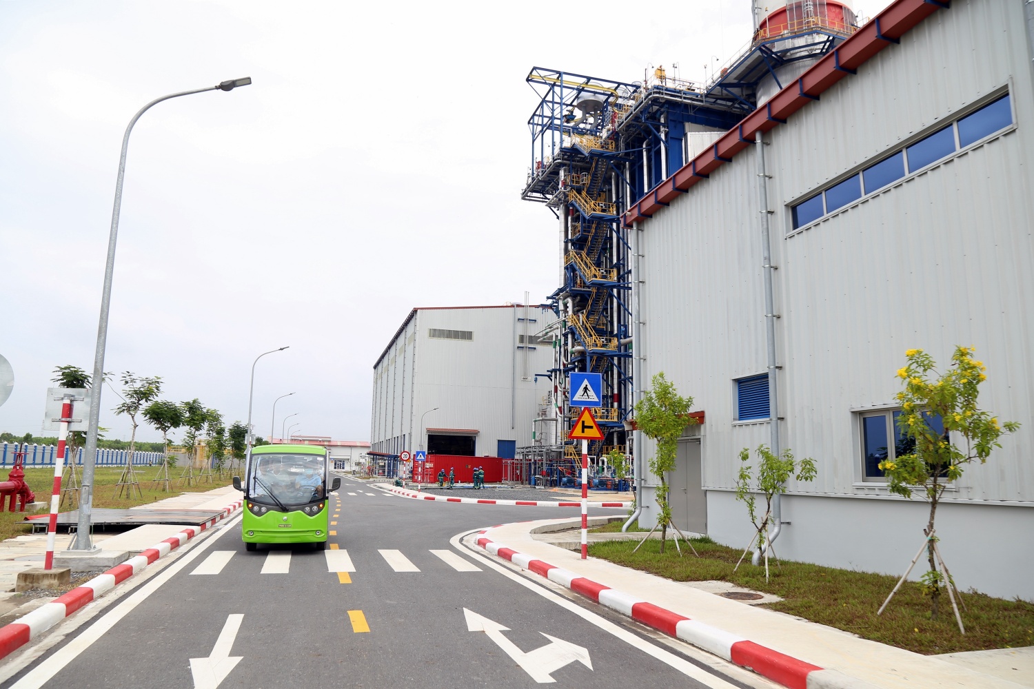 Xe điện phục vụ di chuyển bên trong dự án