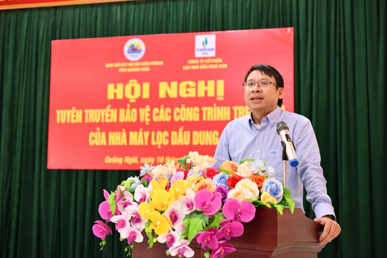 Ông Nguyễn Phi Hùng – Phó Ban An toàn Môi trường BSR nhấn mạnh về tầm quan trọng trong việc đảm bảo an ninh, an toàn tại NMLD Dung Quất đến người dân tại xã Vạn Tường.