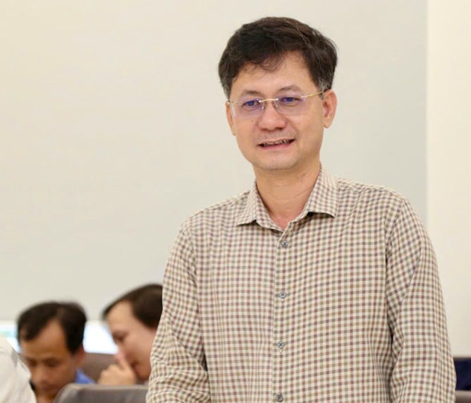 Ông Nguyễn Duy Hải, Giám đốc Nhà máy đạm Cà Mau chia sẻ với báo chí về thông tin nhà máy thông minh. Ảnh: A.N