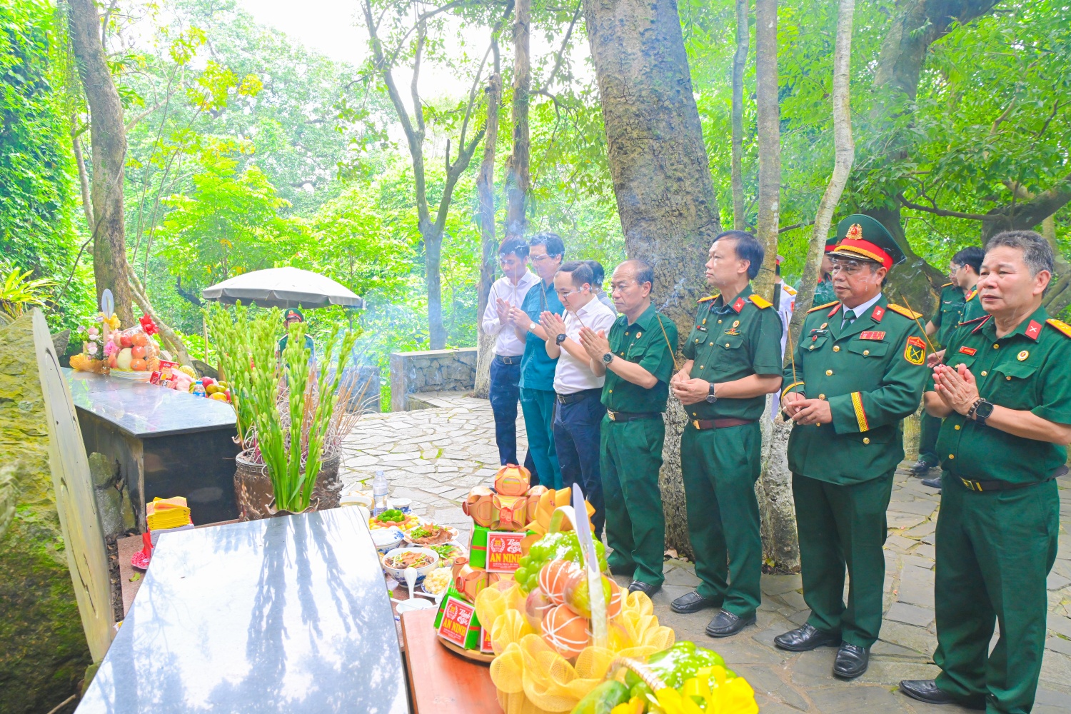 Hội CCB Petrovietnam dâng hương tại K9 Đá Chông.