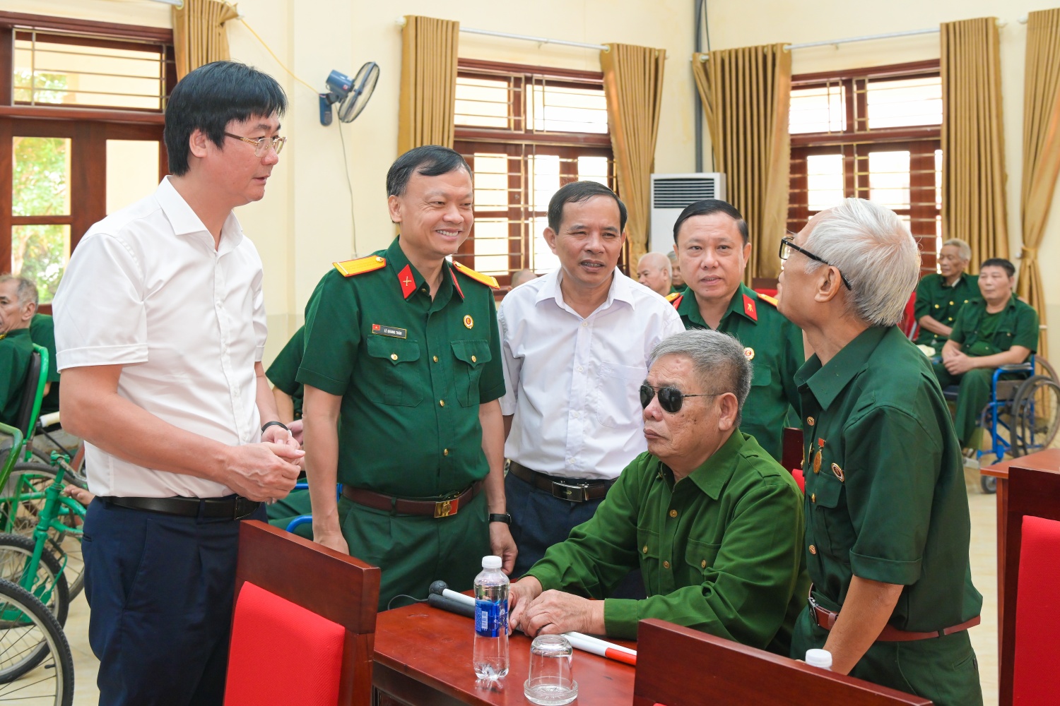 Hội CCB Petrovietnam thăm hỏi, động viên và tặng quà các thương, bệnh binh tại Ninh Bình.