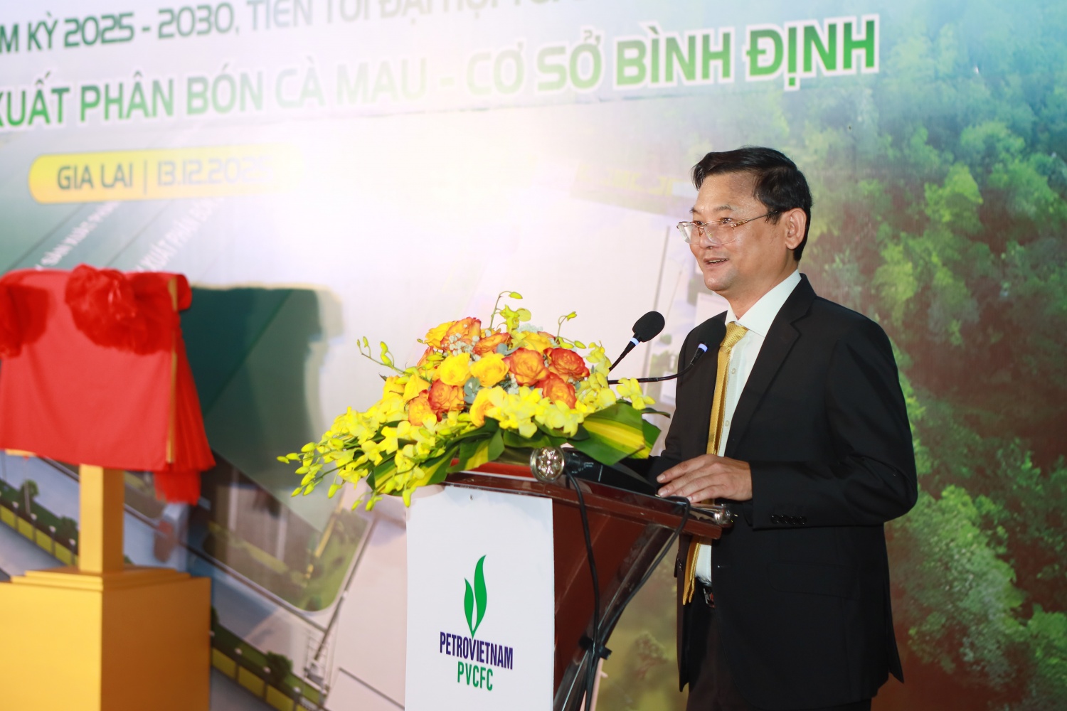 Đồng chí Nguyễn Tự Công Hoàng - Ủy viên Ban Thường vụ Tỉnh ủy, Phó Chủ tịch UBND tỉnh Gia Lai đánh giá cao việc hình thành Nhà máy của PVCFC. Qua đó, góp phần giúp tỉnh đạt được nhiều mục tiêu tăng trưởng trong kinh tế và công nghiệp – nông nghiệp.