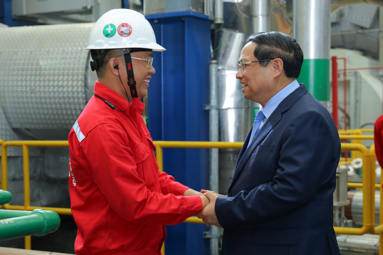 Thủ tướng Phạm Minh Chính thăm hỏi, động viên người lao động PV Power làm việc trong nhà máy