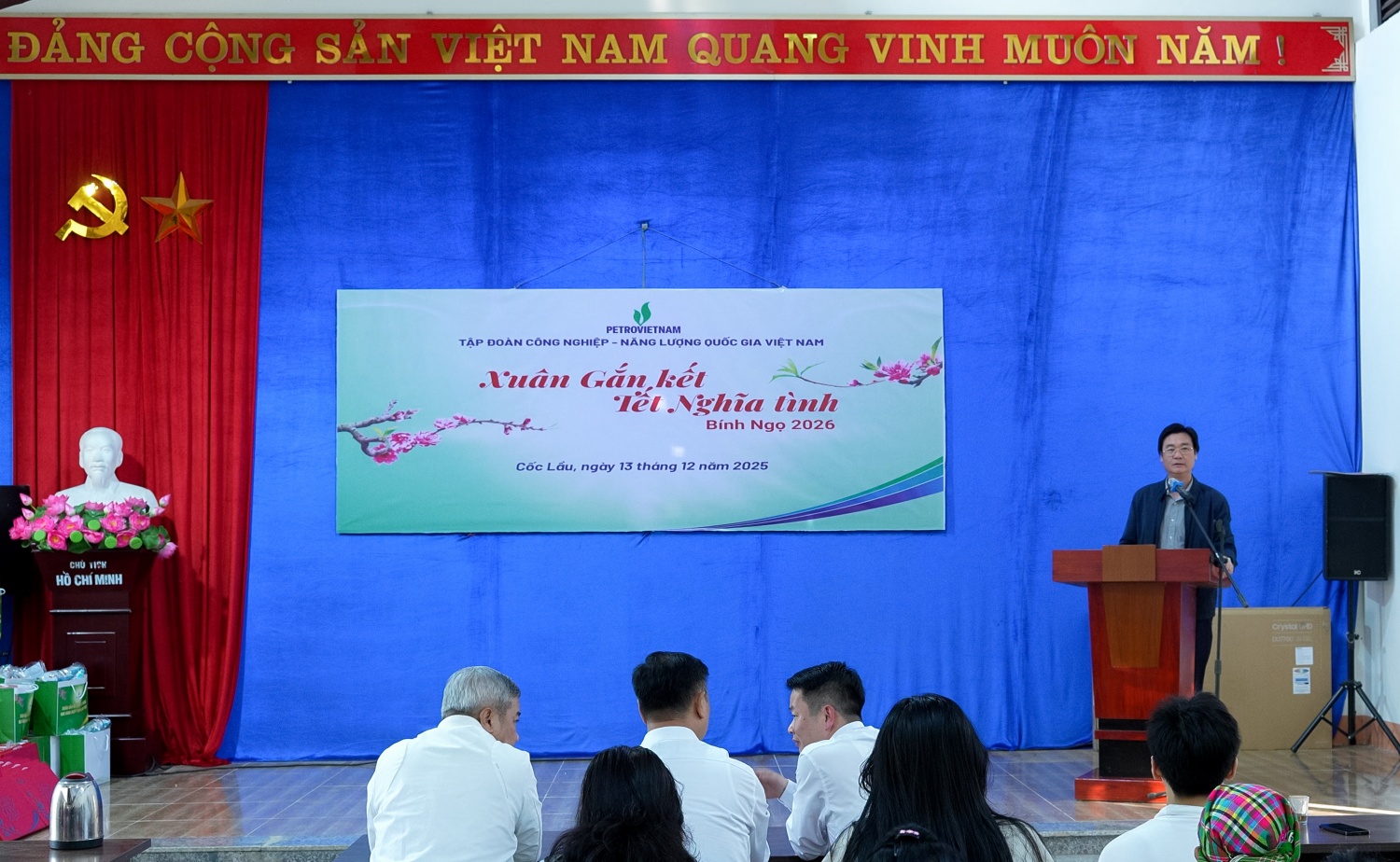 Ông Nguyễn Mạnh Kha mong muốn bà con tiếp tục gìn giữ truyền thống đoàn kết, tương thân tương ái, cùng đồng lòng xây dựng Kho Vàng trở thành điểm sáng về tinh thần đoàn kết, văn minh, lan tỏa các giá trị văn hóa tốt đẹp tới cộng đồng các dân tộc trên địa bàn tỉnh Lào Cai.