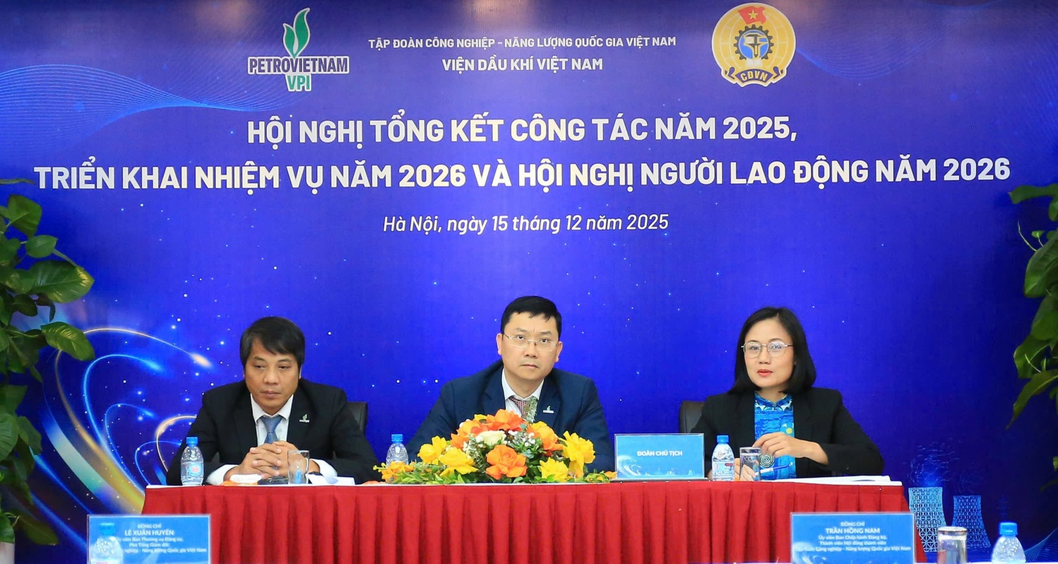 Đoàn Chủ tịch chủ trì Hội nghị tại điểm cầu Hà Nội.