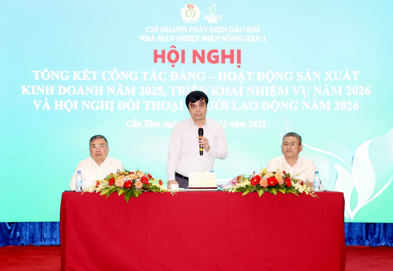 Đoàn Chủ tịch điều hành Hội nghị.