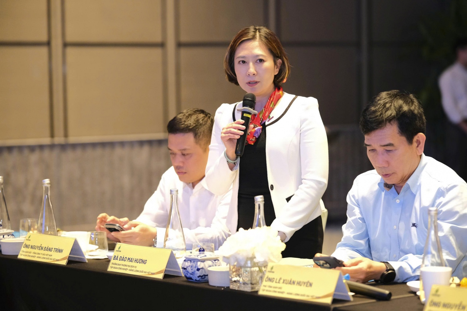 Bà Đào Mai Hương - Trưởng Ban Thương mại Dịch vụ Petrovietnam phát biểu tại hội nghị