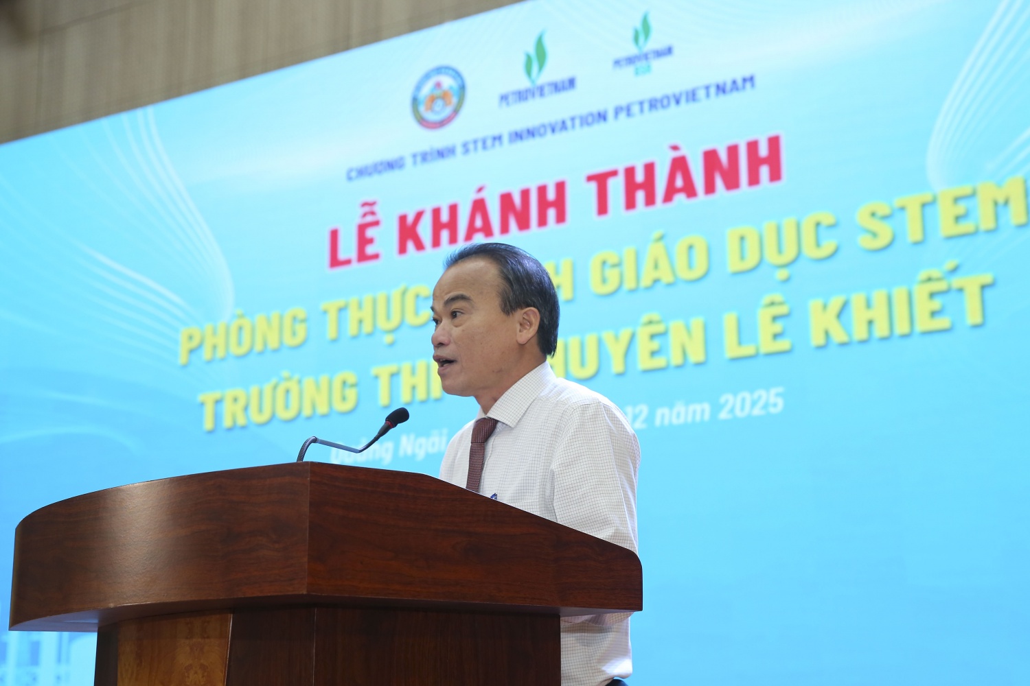 Đồng chí Nguyễn Ngọc Thái – Giám đốc Sở Giáo dục và Đào tạo tỉnh Quảng Ngãi nhận định, việc có thêm phòng STEM sẽ giúp các em học sinh khơi dậy niềm đam mê nghiên cứu khoa học, nuôi dưỡng tinh thần đổi mới sáng tạo, giúp học sinh từng bước làm chủ công nghệ, hình thành tư duy độc lập...