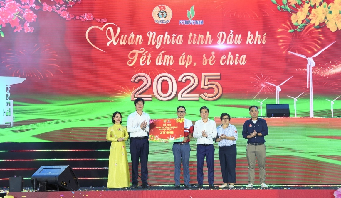 Công đoàn Petrovietnam trao 7 tỷ đồng hỗ trợ cho các đơn vị tổ chức Tết và chăm lo cho người lao động khó khăn.