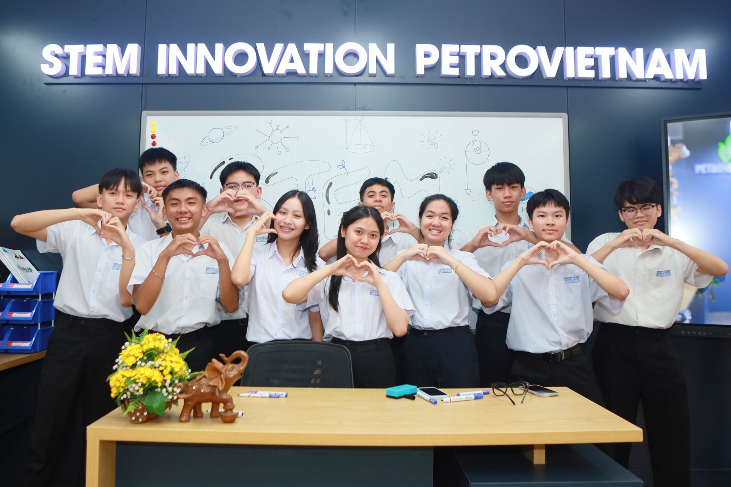 Phòng STEM đã và đang trở thành “bệ phóng” cho những ý tưởng sáng tạo trẻ, từng bước hình thành nguồn nhân lực khoa học - công nghệ chất lượng cao cho tương lai.