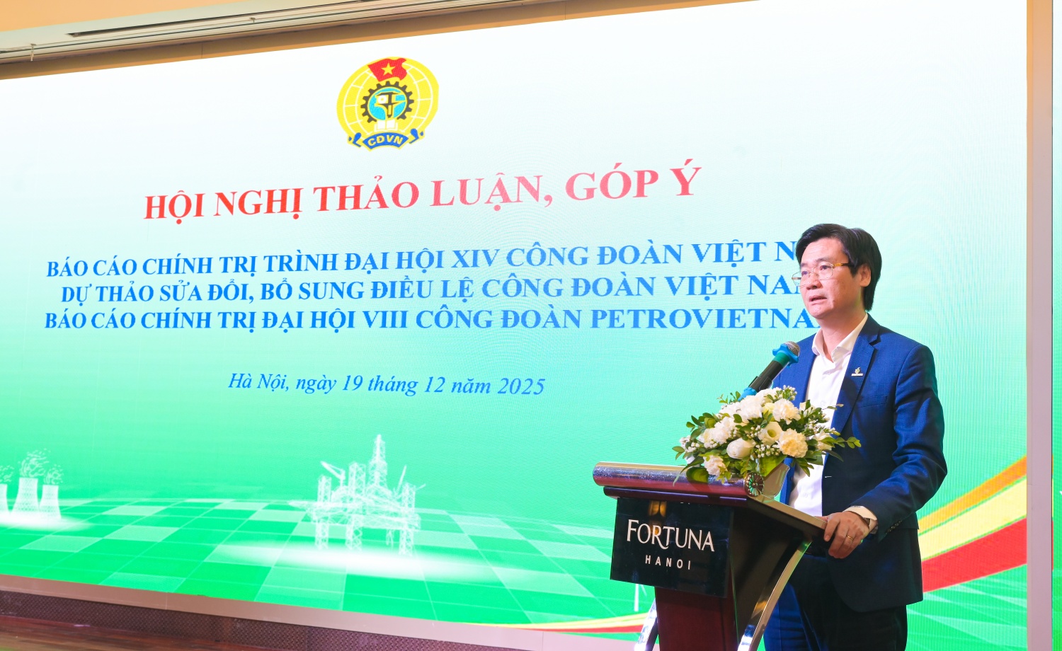 Đồng chí Nguyễn Mạnh Kha, Phó Chủ tịch phụ trách Công đoàn Petrovietnam phát biểu khai mạc hội nghị