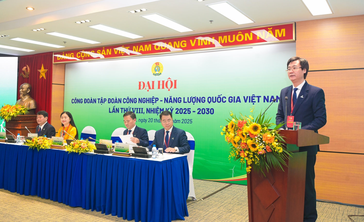 Đồng chí Nguyễn Mạnh Kha - Ủy viên Ban Chấp hành Tổng LĐLĐ Việt Nam, Ủy viên Ban Chấp hành Đảng bộ, Phó Chủ tịch phụ trách Công đoàn Petrovietnam bày tỏ tin tưởng, với sự chuẩn bị chu đáo, tinh thần trách nhiệm cao và sự tham dự đầy đủ của các đại biểu, Đại hội Công đoàn Petrovietnam lần thứ VIII sẽ diễn ra thành công tốt đẹp.
