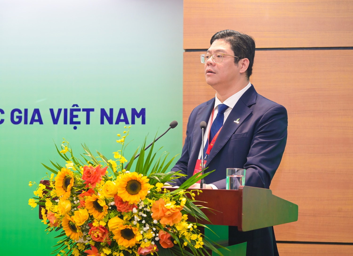 Đồng chí Nguyễn Văn Tá - Chủ nhiệm Ủy ban Kiểm tra, Trưởng Ban Công tác Công đoàn Petrovietnam trình bày Báo cáo kết quả thẩm tra tư cách đại biểu