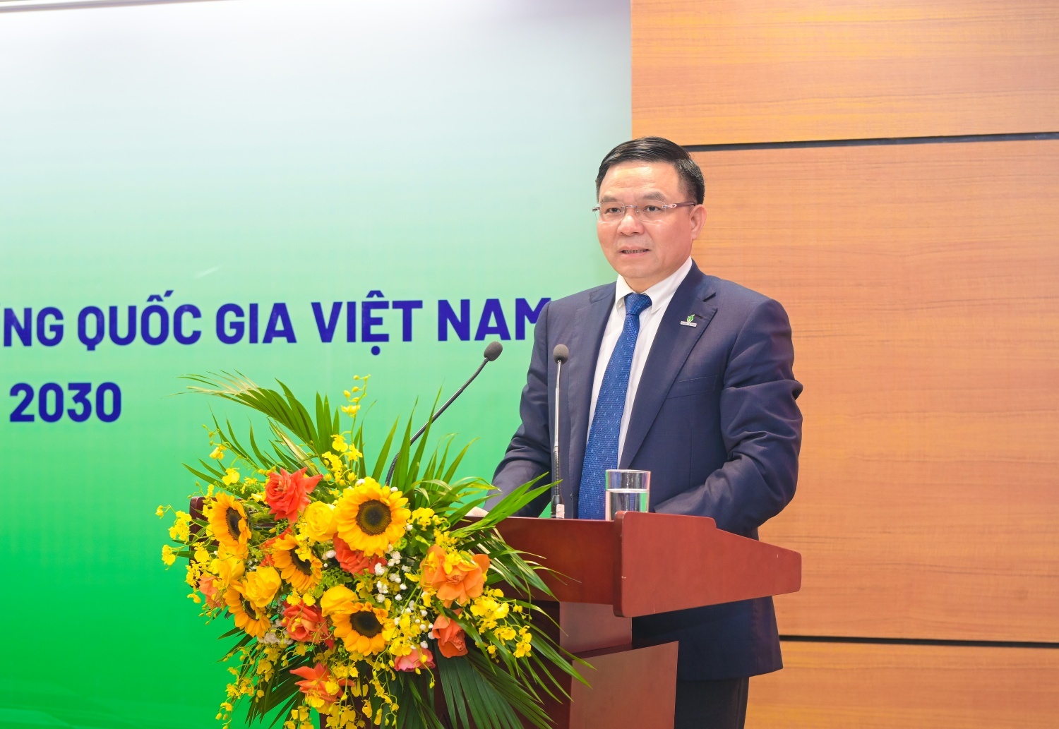 Đồng chí Lê Mạnh Hùng - Bí thư Đảng ủy, Chủ tịch HĐTV Petrovietnam phát biểu tại Đại hội