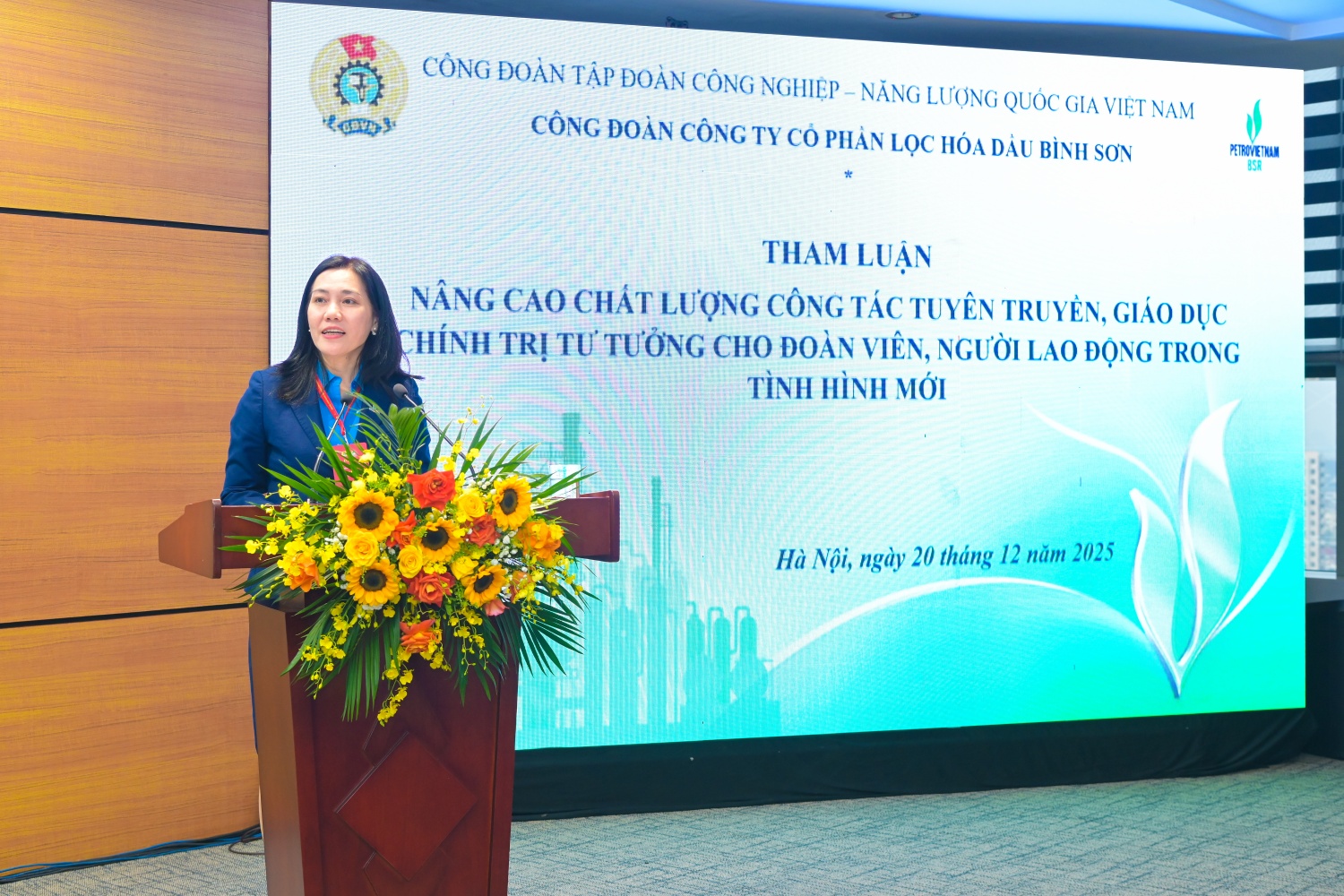 Đại diện các công đoàn trực thuộc Công đoàn Petrovietnam trình bày tham luận