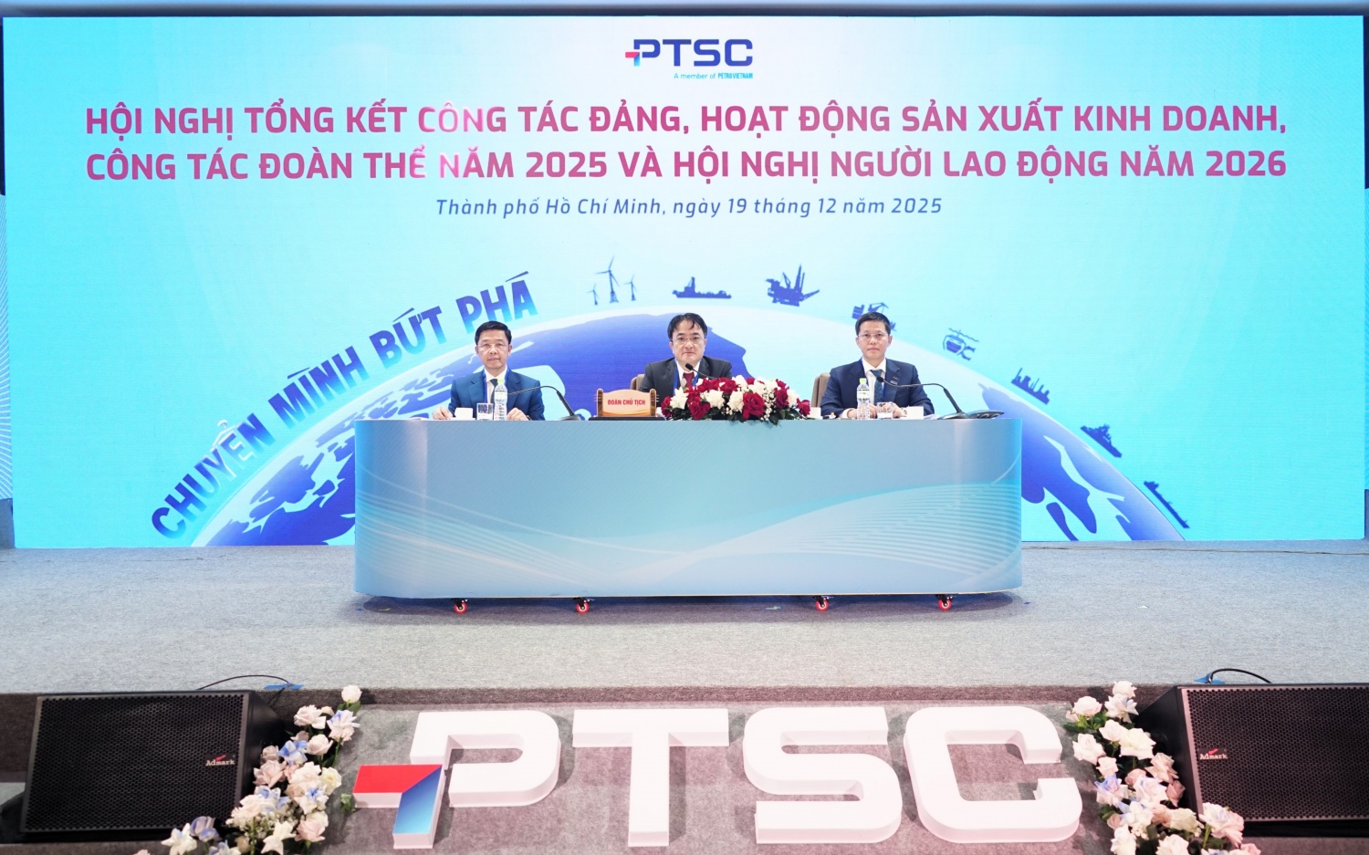 Đoàn Chủ tịch điều hành Hội nghị gồm ông Phan Thanh Tùng - Bí thư Đảng ủy, Chủ tịch HĐQT; ông Trần Hồ Bắc - Phó Bí thư Đảng ủy, Tổng giám đốc; ông Phạm Văn Hùng - Phó Tổng giám đốc, Chủ tịch Công đoàn.