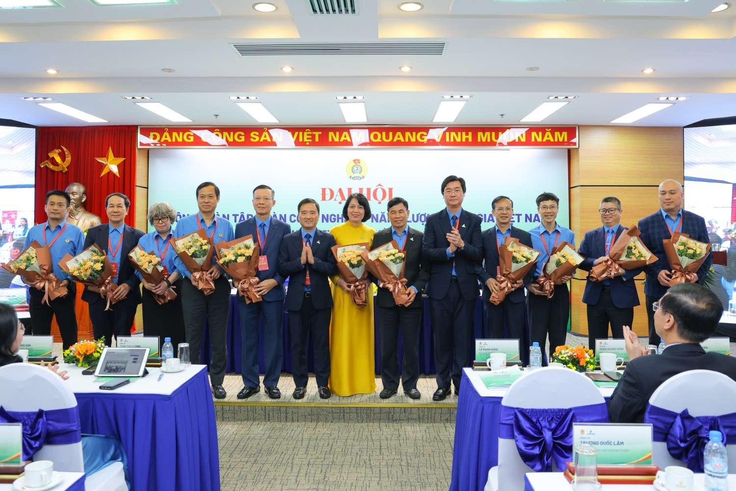 Lãnh đạo Công đoàn Petrovietnam tri ân các đồng chí không tham gia Ban Chấp hành nhiệm kỳ 2025-2030