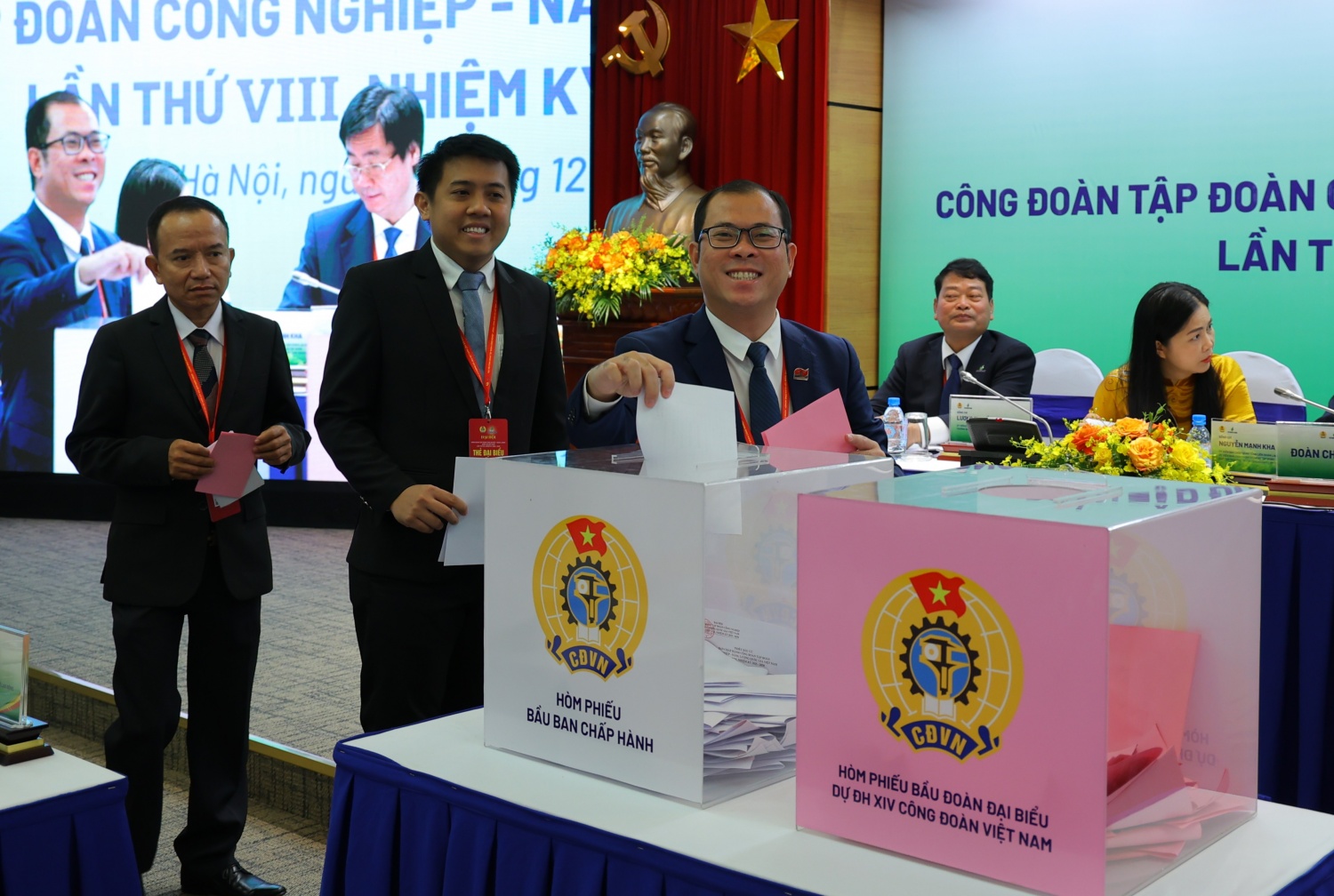 Anh Hoàng Thanh Bình - Ủy viên Ban Thường vụ Công đoàn Vietsovpetro: Những quyết sách và định hướng tại Đại hội đã và đang tạo thêm niềm tin, động lực để người lao động yên tâm công tác, gắn bó lâu dài, đồng hành cùng Petrovietnam trước những yêu cầu ngày càng cao của quá trình chuyển dịch năng lượng và hội nhập quốc tế.