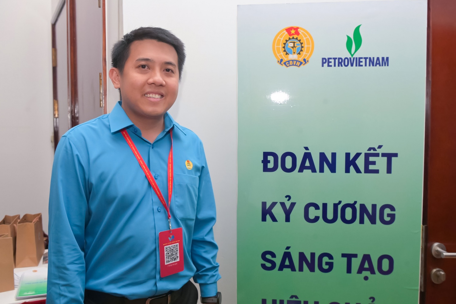 Anh Thân Huy Thanh - Ủy viên BCH Công đoàn, Bí thư Đoàn Thanh niên PVTrans, đại biểu trẻ tuổi nhất tham dự Đại hội, bày tỏ niềm vinh dự và tự hào khi được đại diện cho tiếng nói, khát vọng và niềm tin của đông đảo đoàn viên, người lao động trẻ trong toàn Tập đoàn.