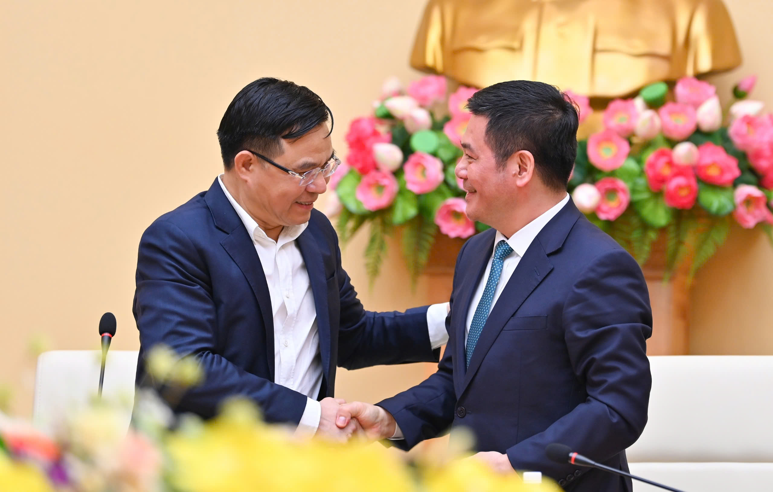 Phó Bí thư Đảng uỷ Quốc hội Nguyễn Hồng Diên tin rằng, giai đoạn mới, Quyền Bộ trưởng Lê Mạnh Hùng sẽ cùng tập thể Bộ Công Thương dẫn dắt ngành Công Thương phát triển hơn nữa.