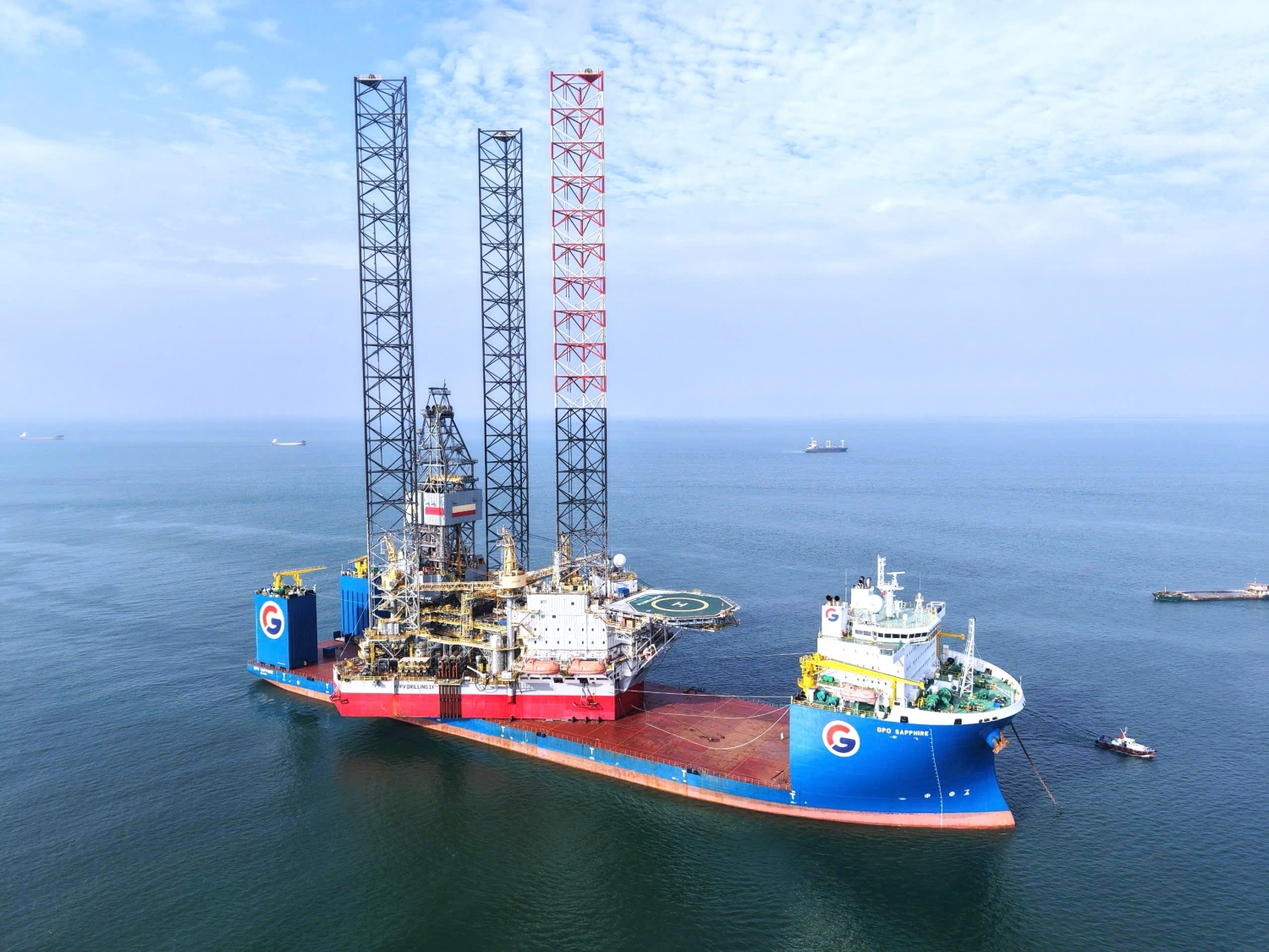 Giàn khoan PV DRILLING IX trên tàu vận chuyển chuyên dụng về đến Vũng Tàu, TP. Hồ Chí Minh, vào sáng 25/12/2025