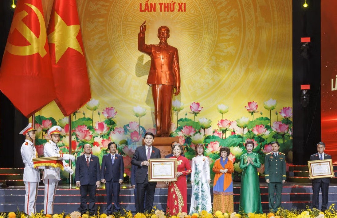 Chủ tịch nước Lương Cường trao danh hiệu Anh hùng Lao động tặng các cá nhân và tập thể tại đại hội