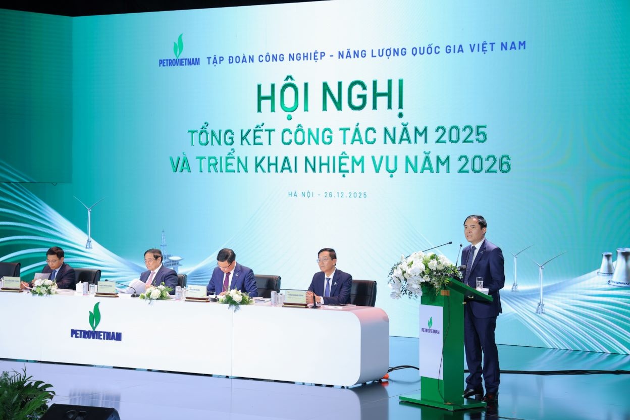 Đồng chủ trì Hội nghị: Đồng chí Phạm Minh Chính - Ủy viên Bộ chính trị, Thủ tướng Chính phủ; đồng chí Nguyễn Văn Thắng - Bộ trưởng Bộ Tài chính; đồng chí Lê Mạnh Hùng - Quyền Bộ trưởng Bộ Công Thương; đồng chí Lê Ngọc Sơn - Chủ tịch HĐTV, Tổng Giám đốc Tập đoàn; đồng chí Trần Quang Dũng - Phó Bí thư thường trực Đảng ủy Tập đoàn