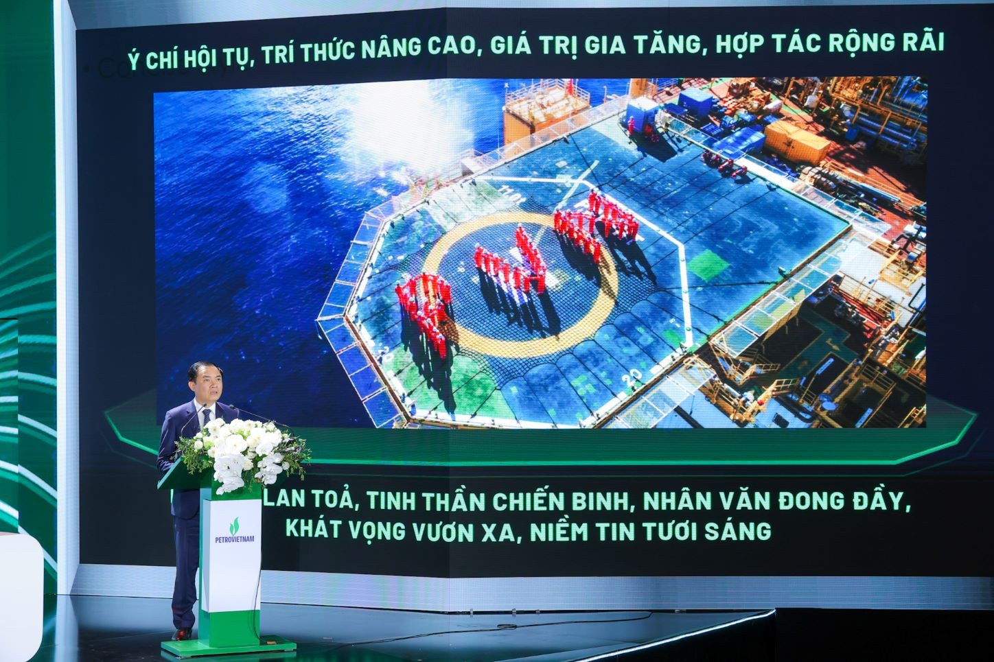 Chủ tịch HĐTV, Tổng Giám đốc Petrovietnam Lê Ngọc Sơn cam kết với Thủ tướng Chính phủ và Lãnh đạo Đảng, Nhà nước sẽ giữ vững tinh thần chiến binh, quyết tâm thực hiện thắng lợi nhiệm vụ năm 2026