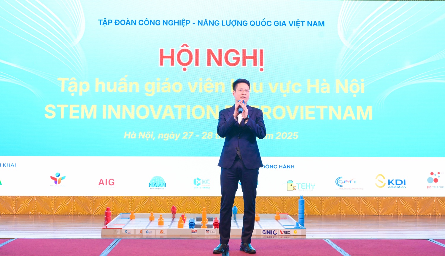 Ông Phan Sỹ Linh, Trưởng Phòng Văn hóa Doanh nghiệp, Ban Truyền thông và Văn hóa Doanh nghiệp Petrovietnam phát biểu tại Hội nghị tập huấn