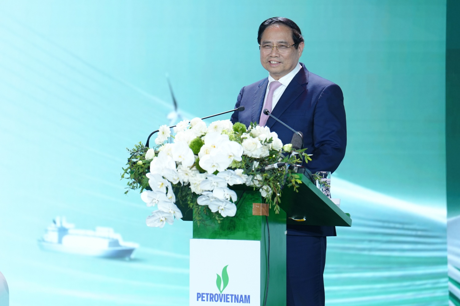 Thủ tướng Phạm Minh Chính đánh giá cao tinh thần vượt khó, “biến không thành có, biến khó thành dễ, biến cái không thể thành cái có thể” của Petrovietnam.