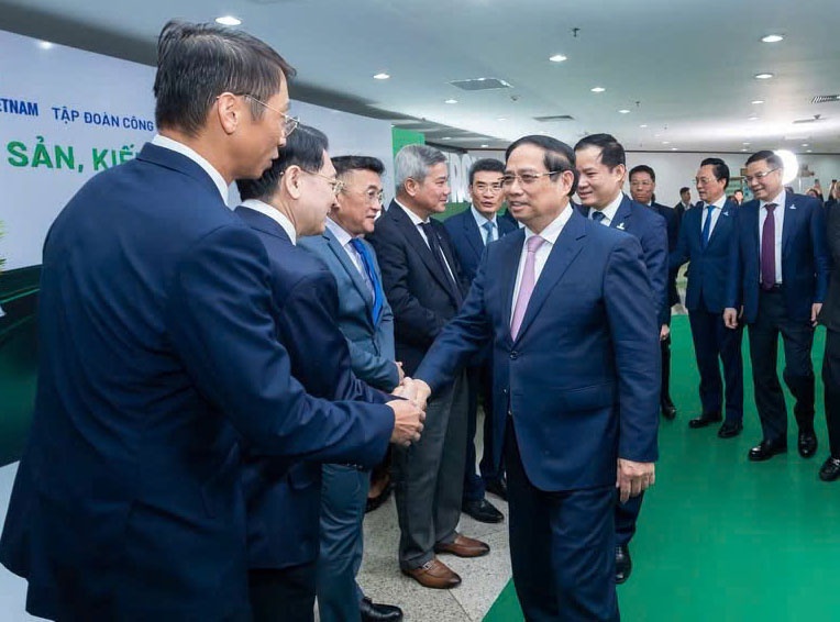 Lãnh đạo Petrovietnam đón tiếp Thủ tướng và các đại biểu tham dự Hội nghị tổng kết công tác năm 2025 và triển khai nhiệm vụ trọng tâm năm 2026.