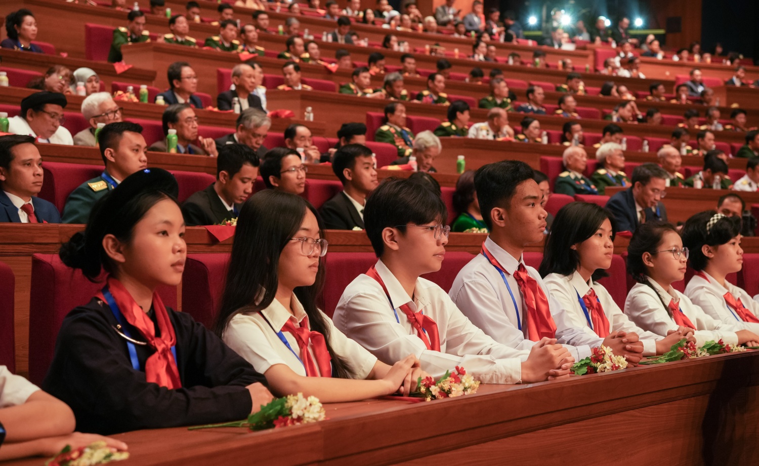 Các đại biểu thiếu niên, học sinh giỏi tham dự Đại hội.