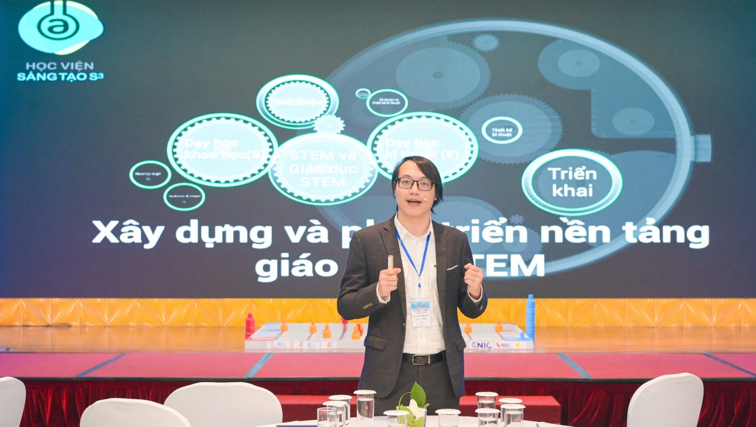 TS Đặng Văn Sơn - Trường Đại học Khoa học Tự nhiên, Đại học Quốc gia Hà Nội cho biết, chương trình tập huấn lần này là kết quả của quá trình chuẩn bị rất khẩn trương, nghiêm túc trong thời gian ngắn (Ảnh: Minh Đức)
